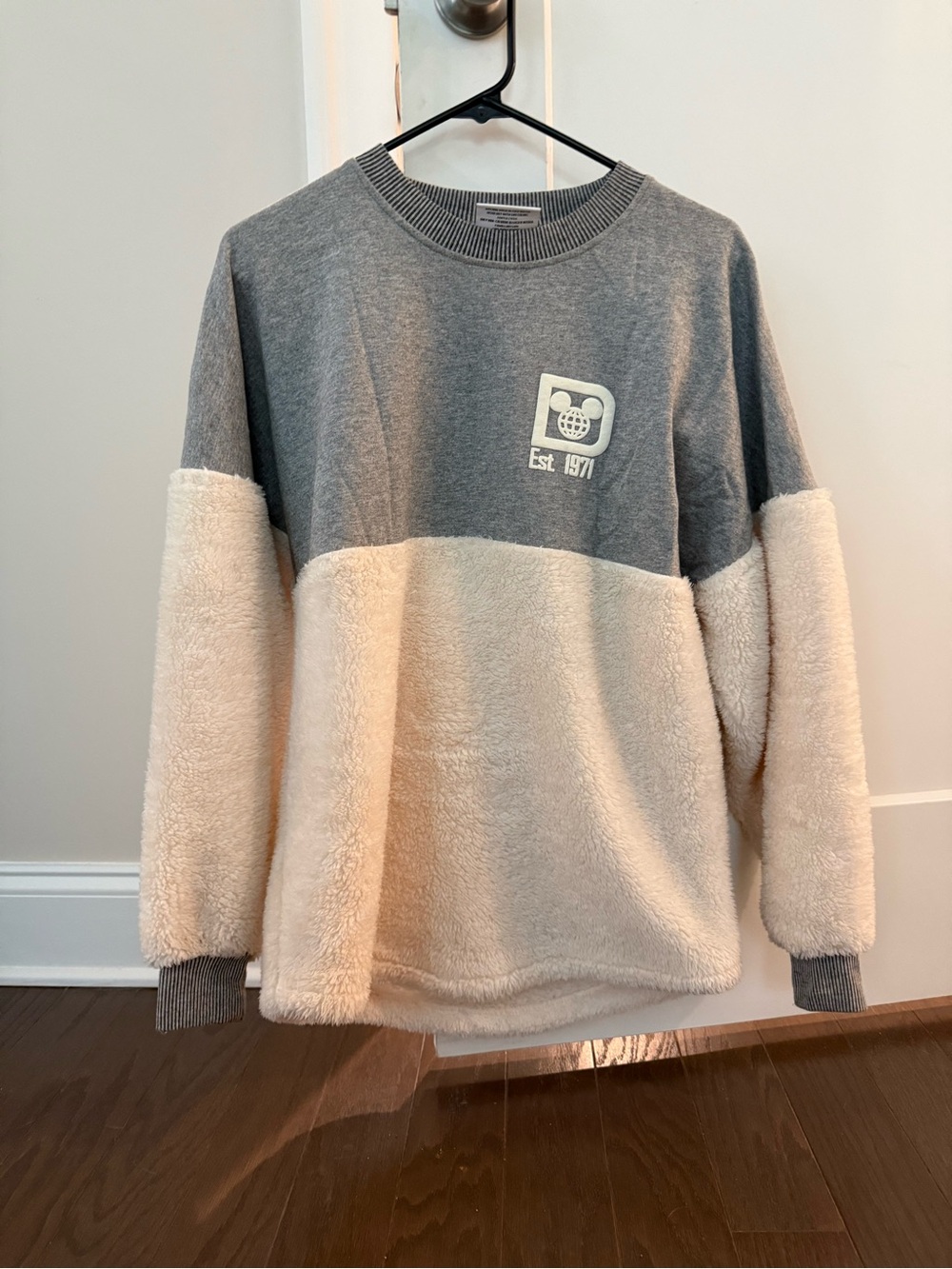 Colorblock Teddy Fleece Crewneck Sweatshirt in Gray and Cream